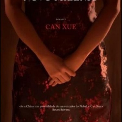 Capa do livro O Amor no Novo Milénio com pessoa de vestido vermelho e preto com padrão floral