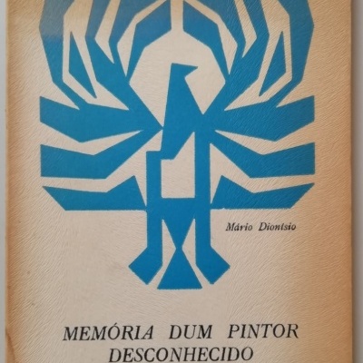 Capa de livro com título Memória Dum Pintor Desconhecido e desenho azul geométrico