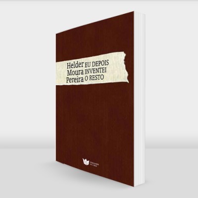 Livro de capa dura castanha com texto em etiqueta branca