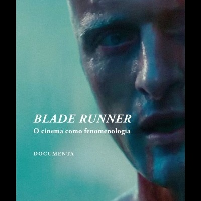 Capa do produto Blade Runner com rosto ensanguentado e texto em português.