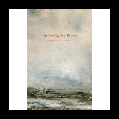 Capa de revista com pintura abstrata do mar e texto The Analog Sea Review
