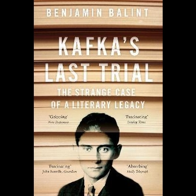 Capa do livro Kafka's Last Trial com fotografia a preto e branco de um homem