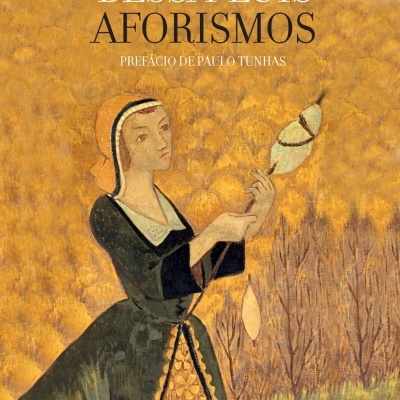Capa de livro com título Aforismos e imagem de mulher em vestido longo com um fuso