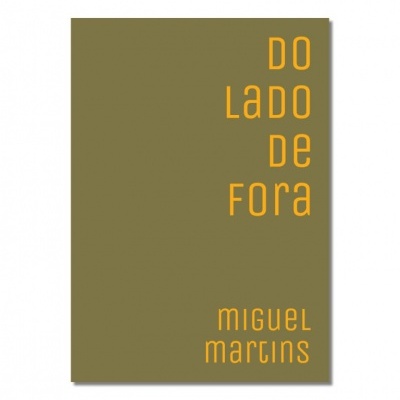Capa de livro verde-oliva com texto amarelo