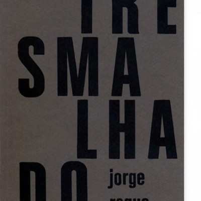 Capa de livro cinza escuro com texto preto 'TRESMALHADO' e 'jorge roque'.