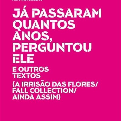 Capa de livro rosa com título e texto em branco.