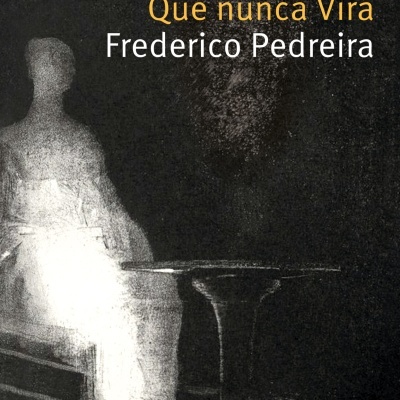 Capa de livro com título e ilustração de figura humana sentada ao lado de mesa