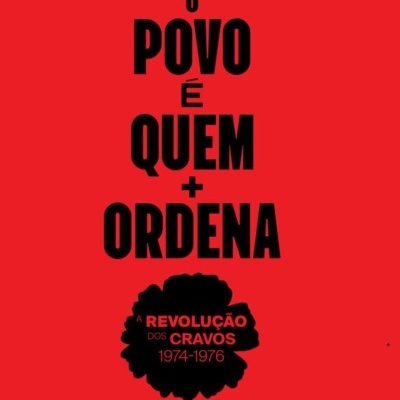 Capa de livro vermelha com texto preto e cravo preto