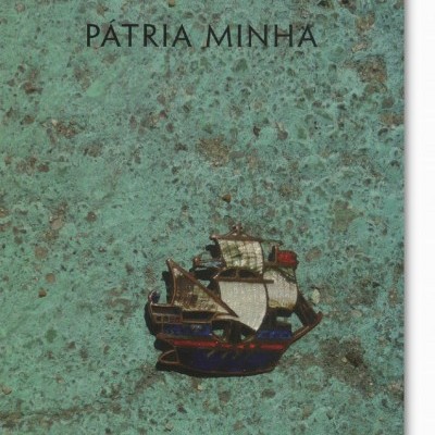 Capa de livro verde texturizada com título PÁTRIA MINHA, autor ANTÓNIO BARAHONA e ilustração de navio antigo