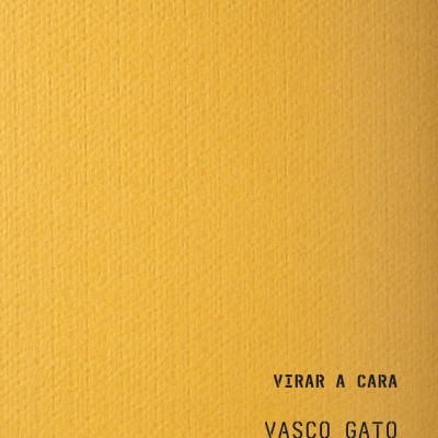 Capa de livro amarelo texturizada com texto Preto