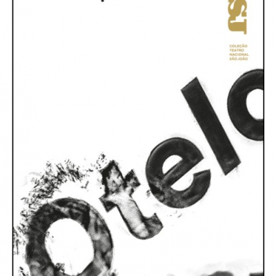 Capa do livro Otelo de William Shakespeare, com design minimalista em branco, preto e dourado