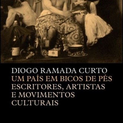 Capa de livro com imagem histórica em sépia e texto em português.