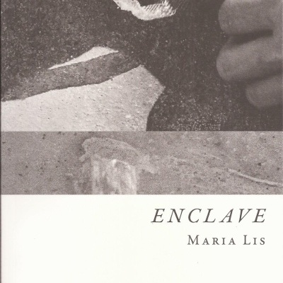 Capa de livro preto e branco com texto ENCLAVE MARIA LIS e créditos de fotografias