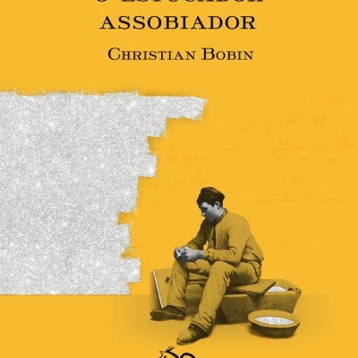 Capa de livro amarela com título, autor e homem a trabalhar numa parede.