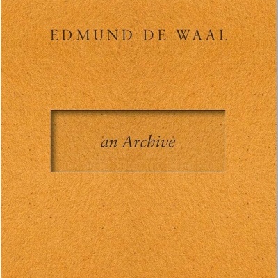 Capa de livro mostarda com texto EDMUND DE WAAL e an Archive