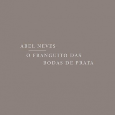 Capa cinzenta com texto branco 'ABEL NEVES O FRANGUITO DAS BODAS DE PRATA'