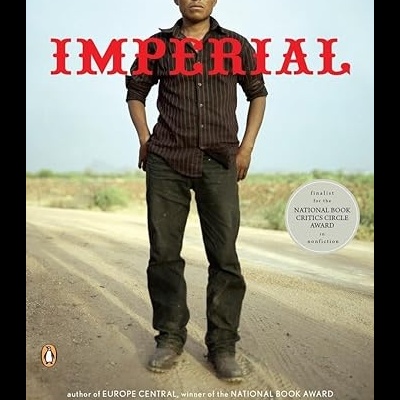 Capa do livro 'Imperial' com homem jovem em pé numa estrada de terra