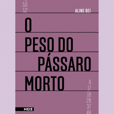 Capa do livro O Peso do Pássaro Morto, fundo lilás com texto preto e branco