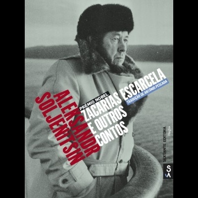 Capa de livro com homem de casaco e chapéu de pele, texto do título sobreposto