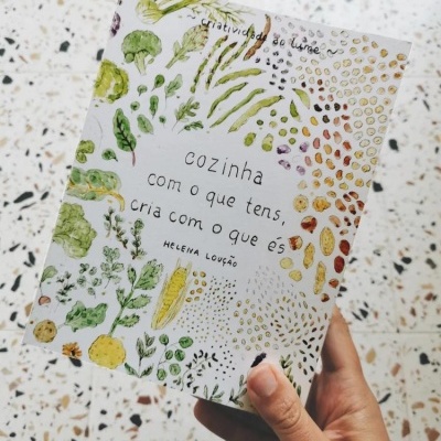 Capa de livro com ilustrações de legumes e texto em português