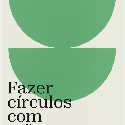 Capa de livro branca com dois semicírculos verdes e texto em preto e verde