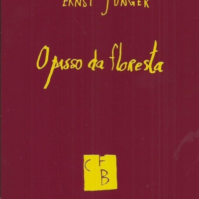 Livro com capa vinho e texto amarelo 'ERNST JÜNGER O passo da floresta' e logo CTB