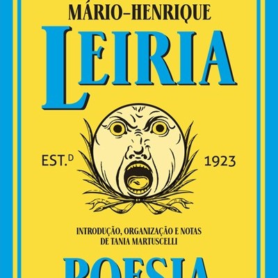 Capa de livro azul e amarelo com texto e ilustração de rosto estilizado na lua