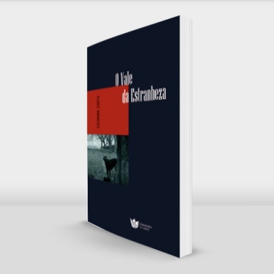Livro de capa azul escuro com título 'Little disturbances'