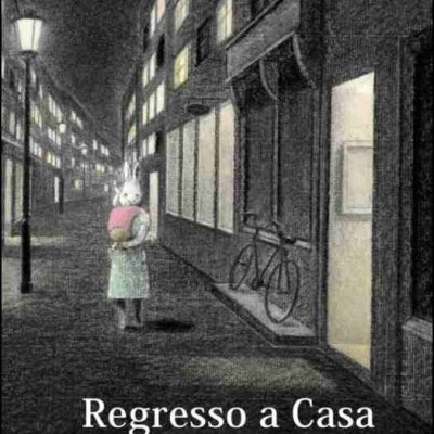 Capa de livro com pessoa mascarada e texto Regresso a Casa