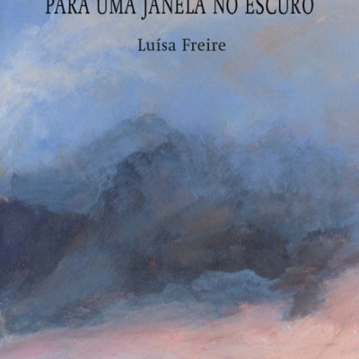 Capa de livro com título e nome da autora sobre fundo abstrato em tons azuis e rosas