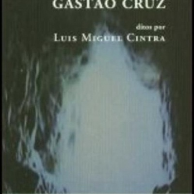 Capa de livro preta com texto branco e faixa branca com texto