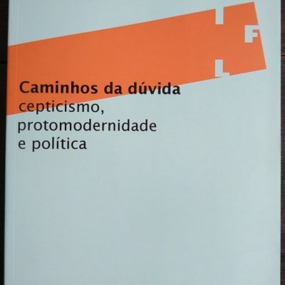 Capa de livro branco com texto e bloco laranja