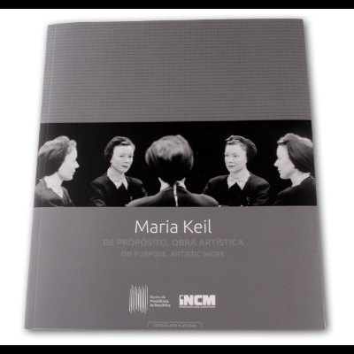 Livro Maria Keil com capa cinzenta e imagens a preto e branco de uma mulher