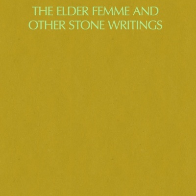 Capa de livro amarela com texto verde claro