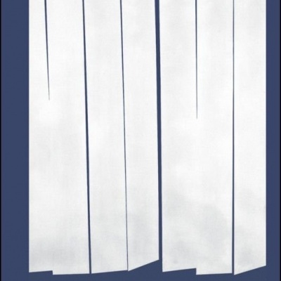 Seis peças de tecido branco sobre fundo azul