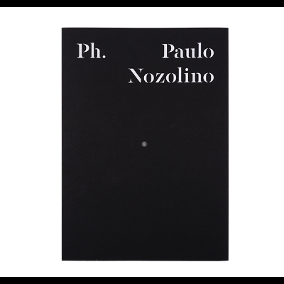 Livro preto com título em letras brancas 'Ph. Paulo Nozolino'