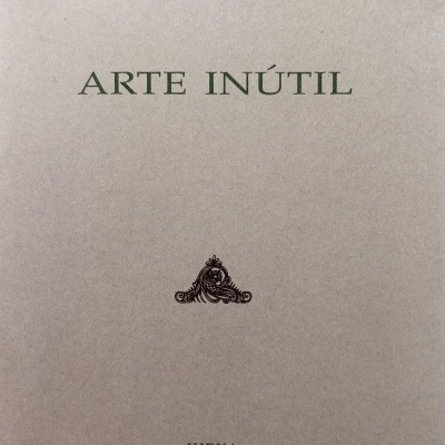 Capa de livro arte inútil de Rui André Delídia