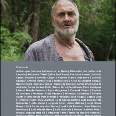 Capa do livro 'Creio Que Foi o Sorriso' com fotografia de homem e texto