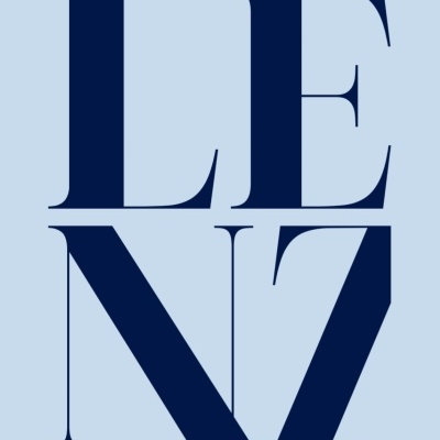 Texto azul escuro LENZ sobre fundo azul claro