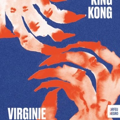 Capa de livro azul com mãos laranja e texto branco