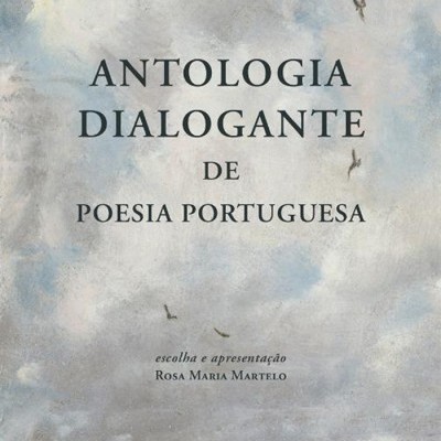 Capa de livro 'Antologia Dialogante de Poesia Portuguesa' com fundo de céu e aves