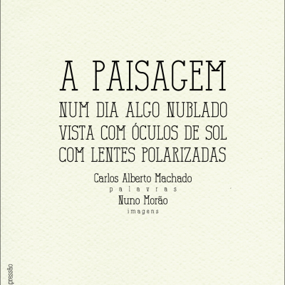 Texto impresso sobre papel branco com textura descrito acima