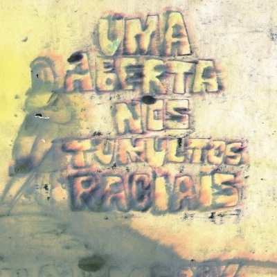 grafitti com texto em spray colorido numa parede amarela