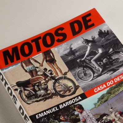 Capa de livro sobre motos com fotos e textos em preto, vermelho e branco.