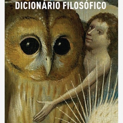 Capa de livro Dicionário Filosófico de Voltaire com pintura de coruja e figura humana
