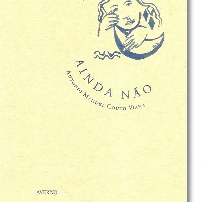 Capa de livro creme com título AINDA NÃO e ilustração azul de rosto e mãos.
