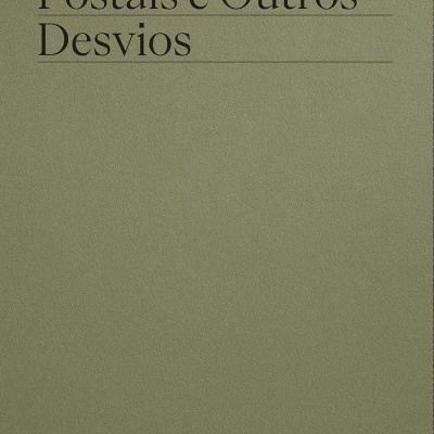 Capa de livro verde com título e autores em letras pretas