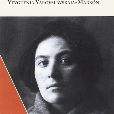 Capa do livro 'Insumisa' com fotografia a preto e branco de mulher e texto