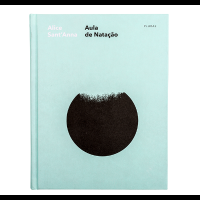 Livro em capa dura azul claro com título e círculo preto