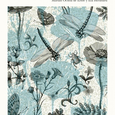 Capa do livro Poesía Esencial com ilustração de libélulas e flores em tons de azul e cinza